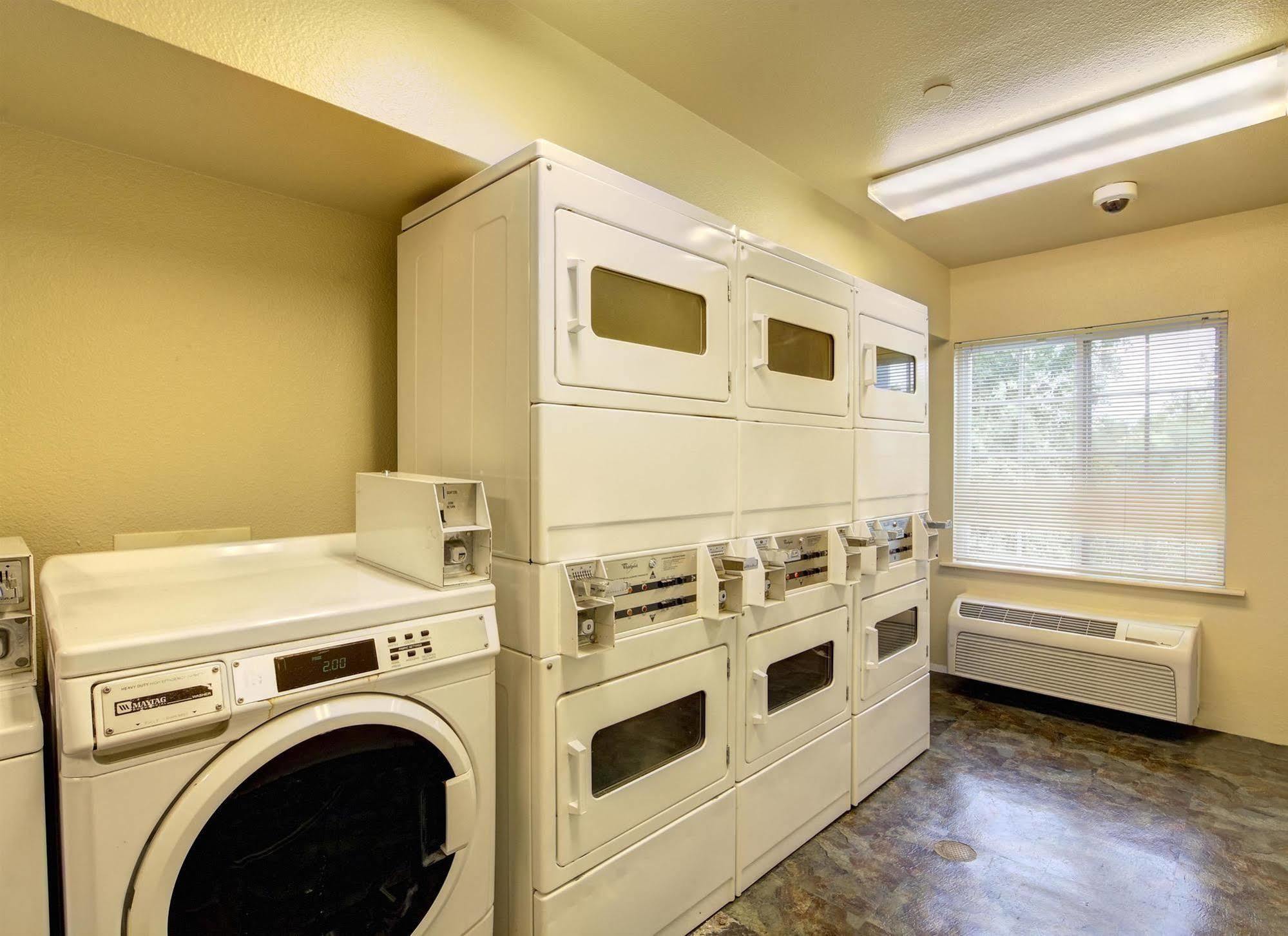 Woodspring Suites Harlingen Bagian luar foto